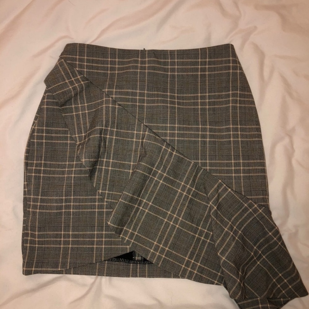H&M plaid ruffle hem skirt Size 4